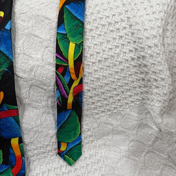 Colorful Toucan Pattern Men's Tie - Picture 3 of 5